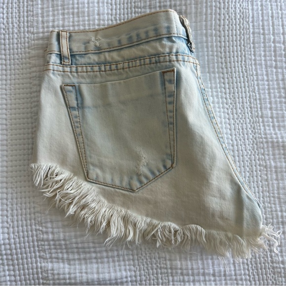 2010s denim shorts in low-rise/mid-rise fit - Picture 5 of 5